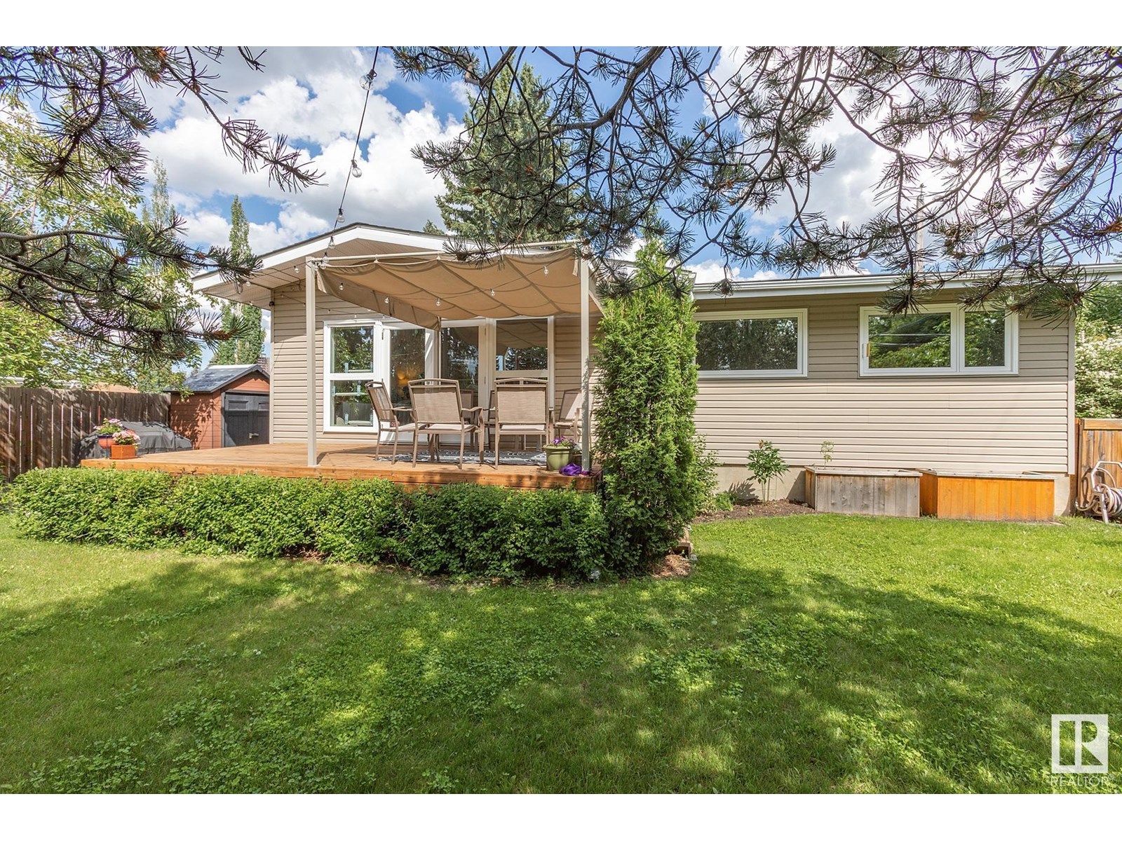 Photo 11 of 4908 112 St Nw, Edmonton AB