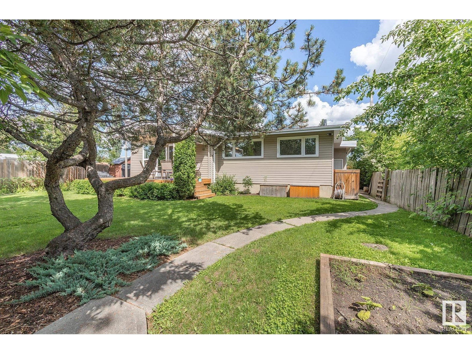 Photo 31 of 4908 112 St Nw, Edmonton AB