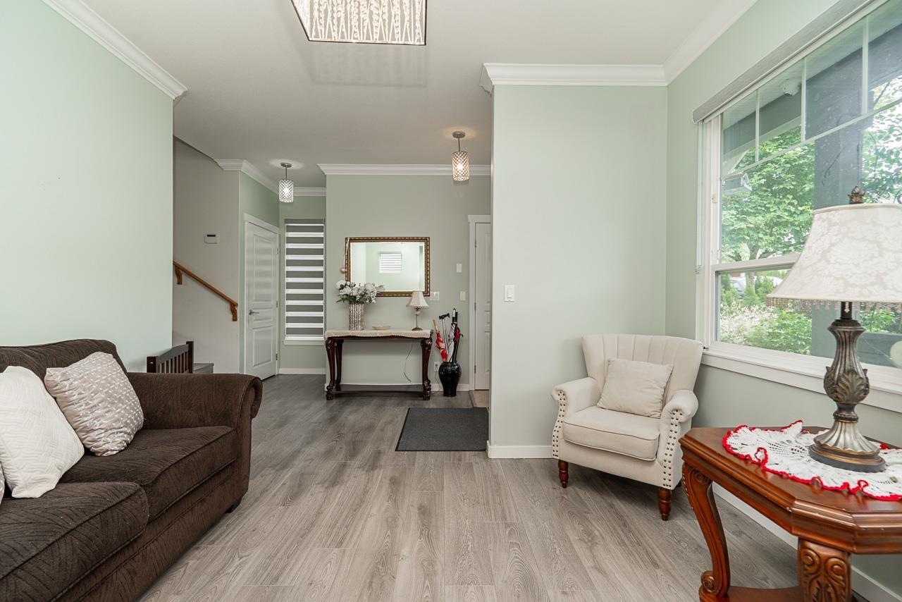 Photo 4 of 14858 56 A Avenue, Surrey BC