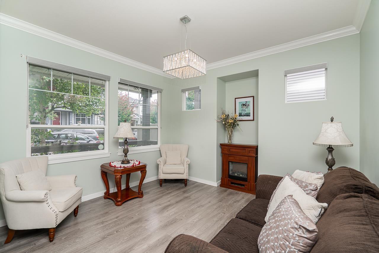 Photo 3 of 14858 56 A Avenue, Surrey BC