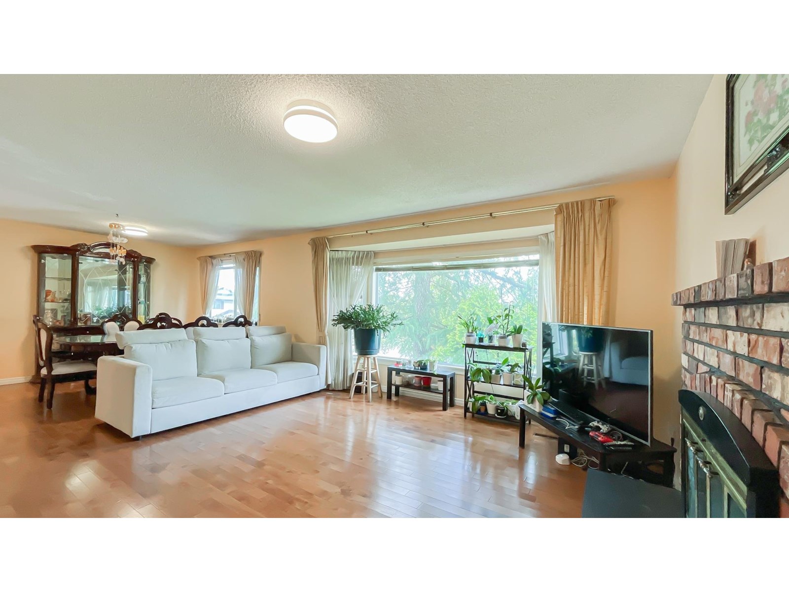 Photo 3 of 9392 139 Street, Surrey BC