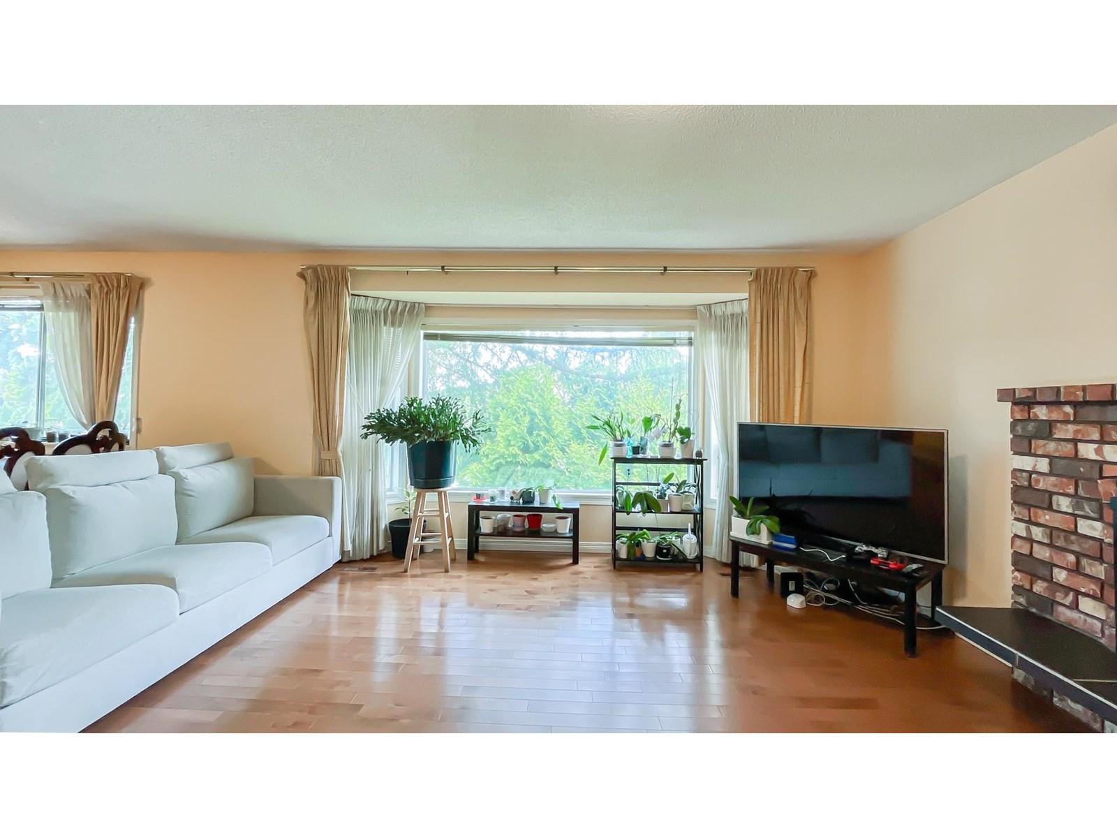 Photo 4 of 9392 139 Street, Surrey BC