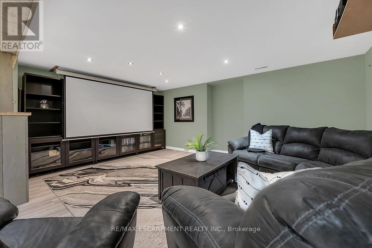 Photo 46 of 4 Moonstone Court, Hamilton ON