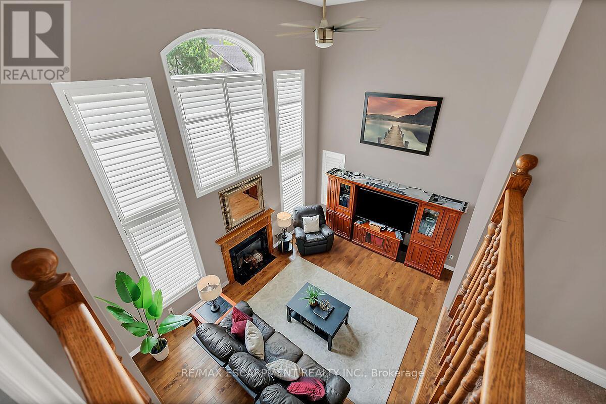 Photo 6 of 4 Moonstone Court, Hamilton ON