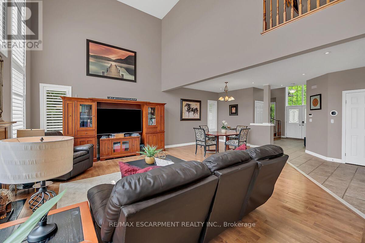 Photo 17 of 4 Moonstone Court, Hamilton ON