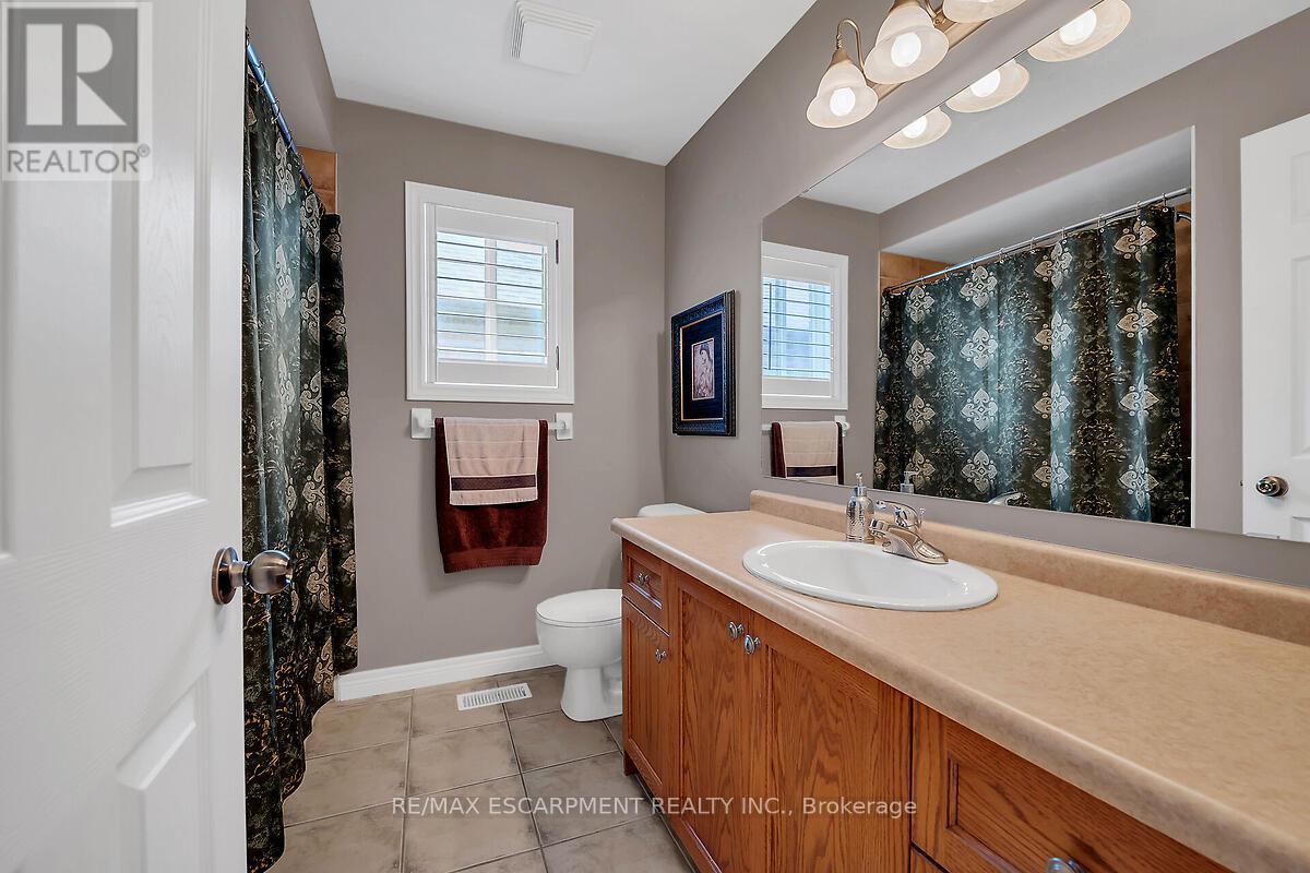 Photo 48 of 4 Moonstone Court, Hamilton ON