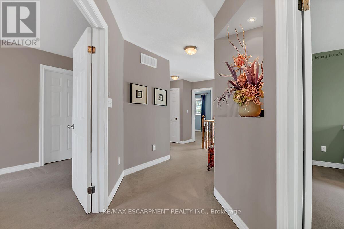 Photo 43 of 4 Moonstone Court, Hamilton ON