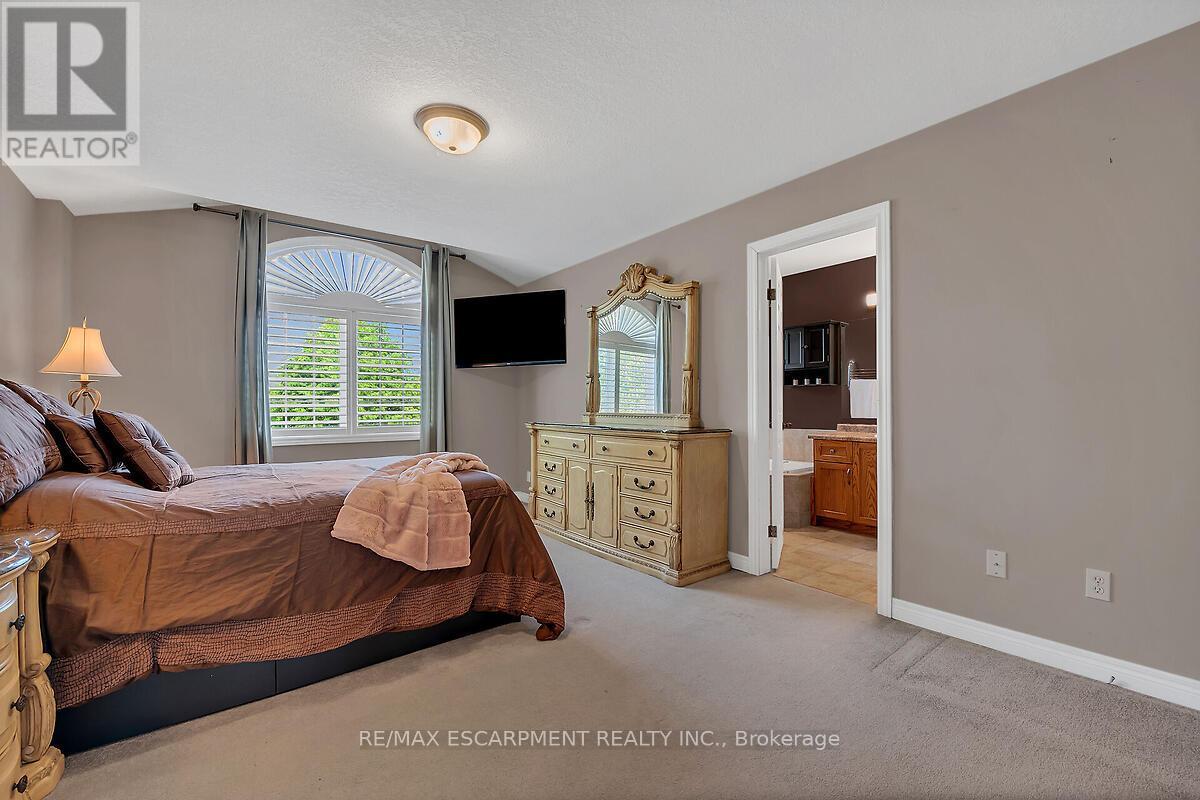 Photo 32 of 4 Moonstone Court, Hamilton ON