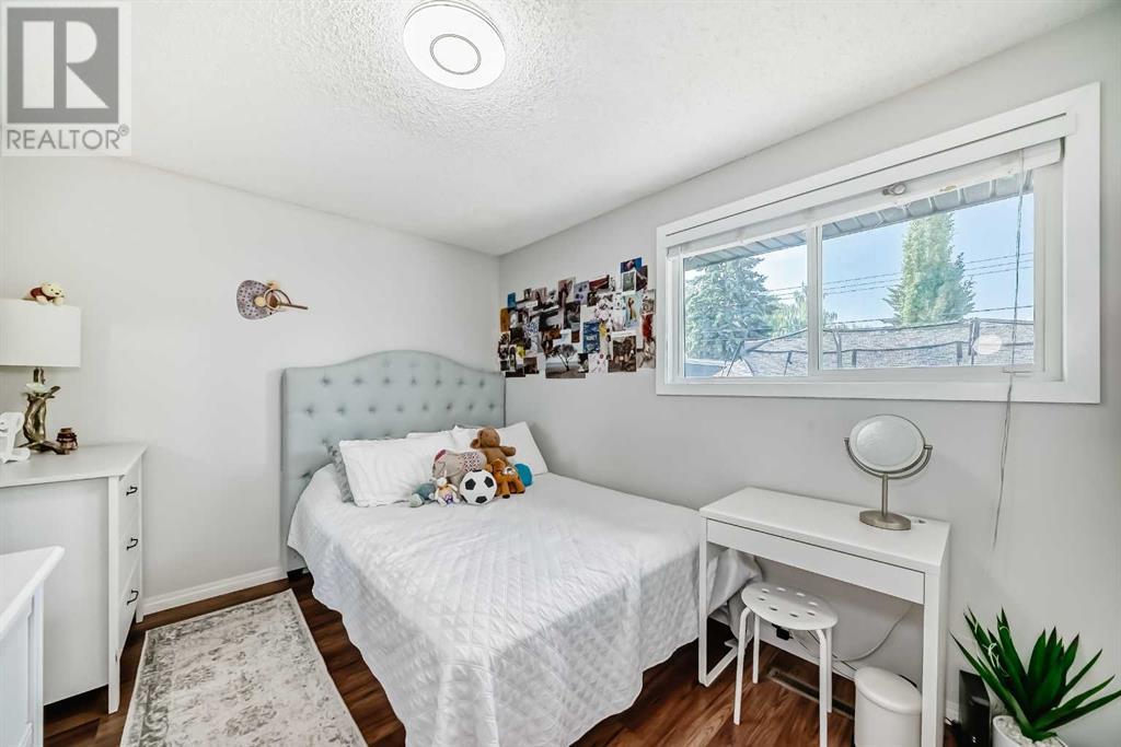Single Family House Bungalow for Sale in  Vanguard Road NW Varsity Calgary 
