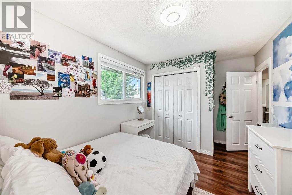 Single Family House Bungalow for Sale in  Vanguard Road NW Varsity Calgary 