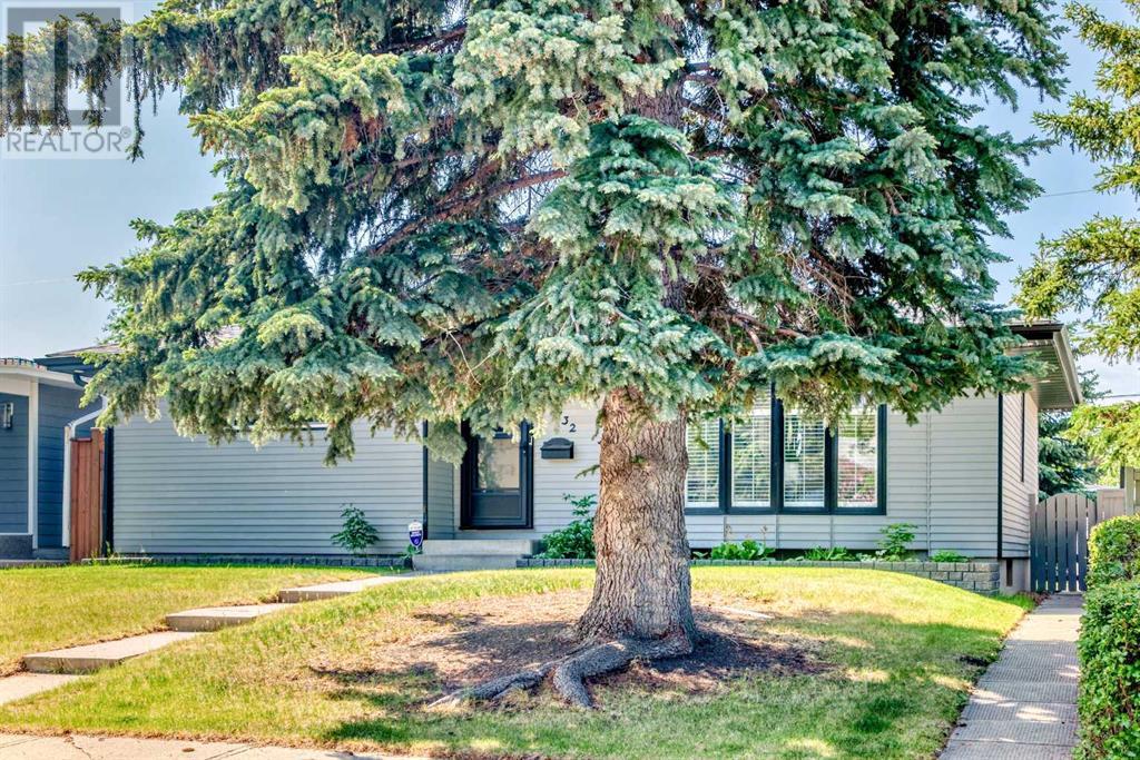Single Family House Bungalow for Sale in  Vanguard Road NW Varsity Calgary 