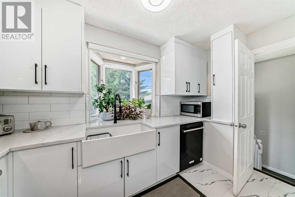 Single Family House Bungalow for Sale in  Vanguard Road NW Varsity Calgary 