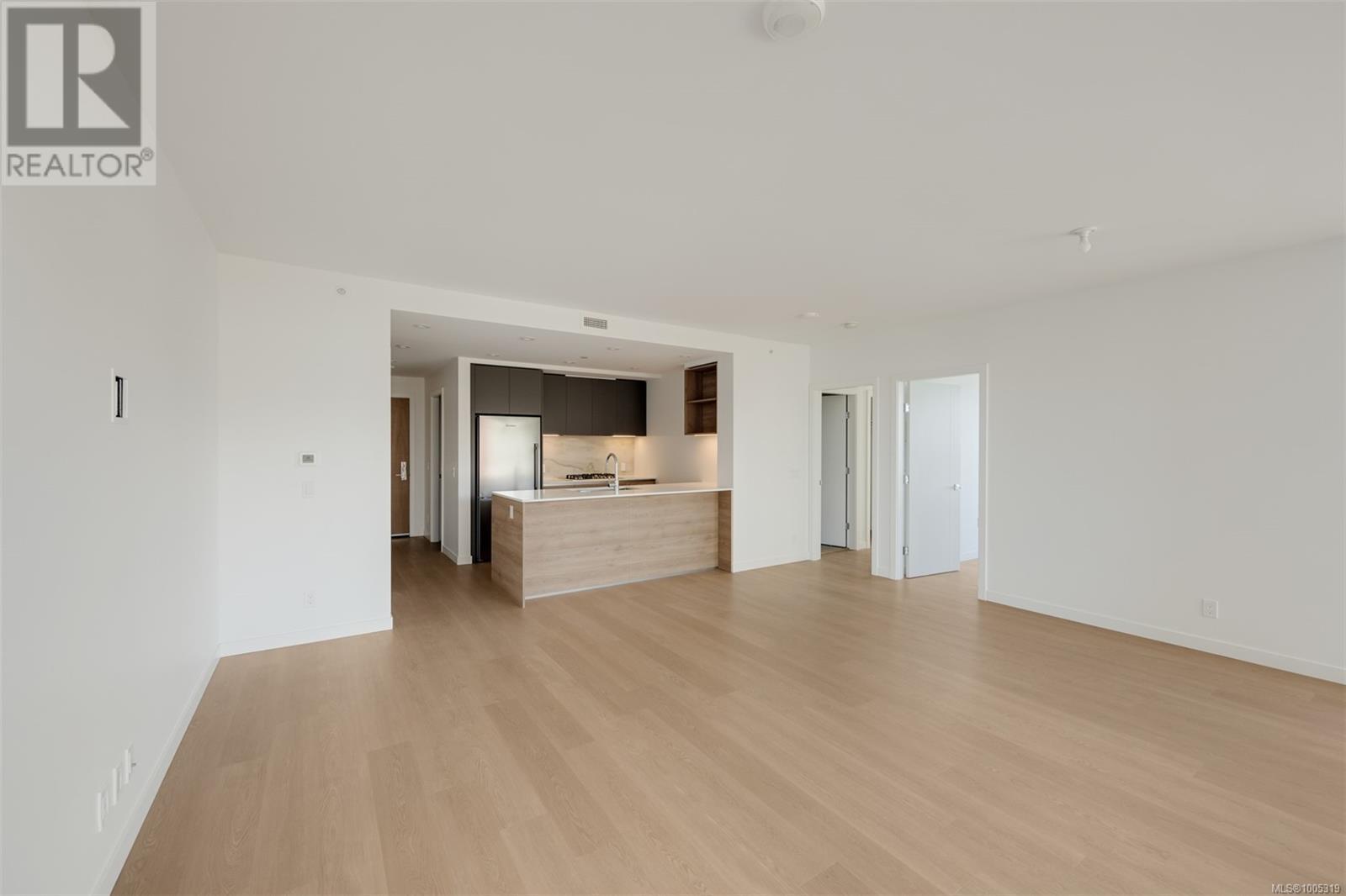 Photo 16 of 305 363 Tyee Rd, Victoria BC