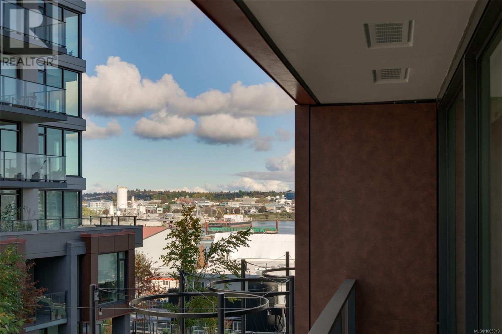 Photo 9 of 305 363 Tyee Rd, Victoria BC