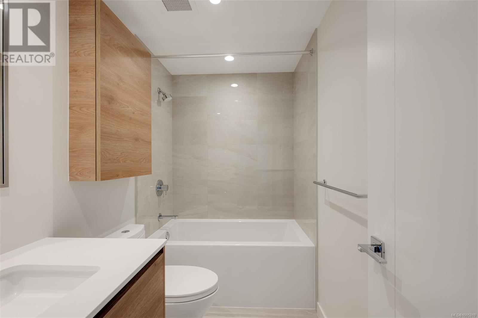 Photo 18 of 305 363 Tyee Rd, Victoria BC