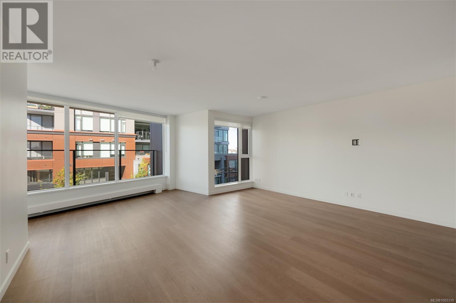 Photo 14 of 305 363 Tyee Rd, Victoria BC