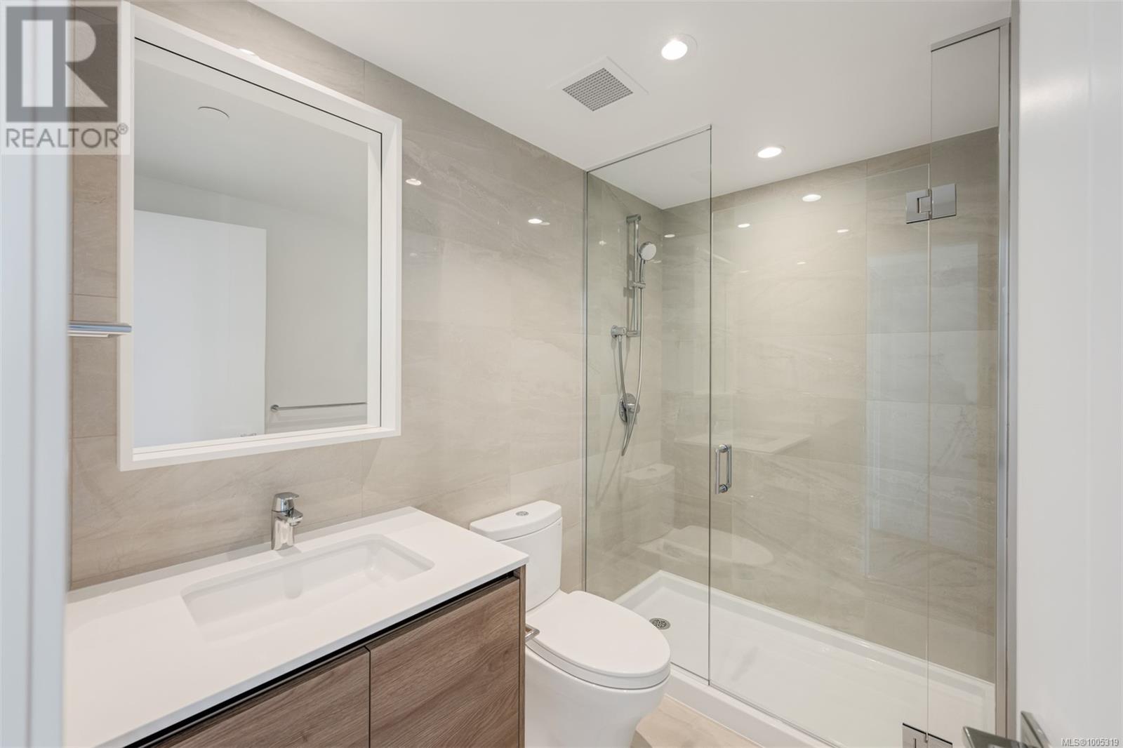 Photo 5 of 305 363 Tyee Rd, Victoria BC