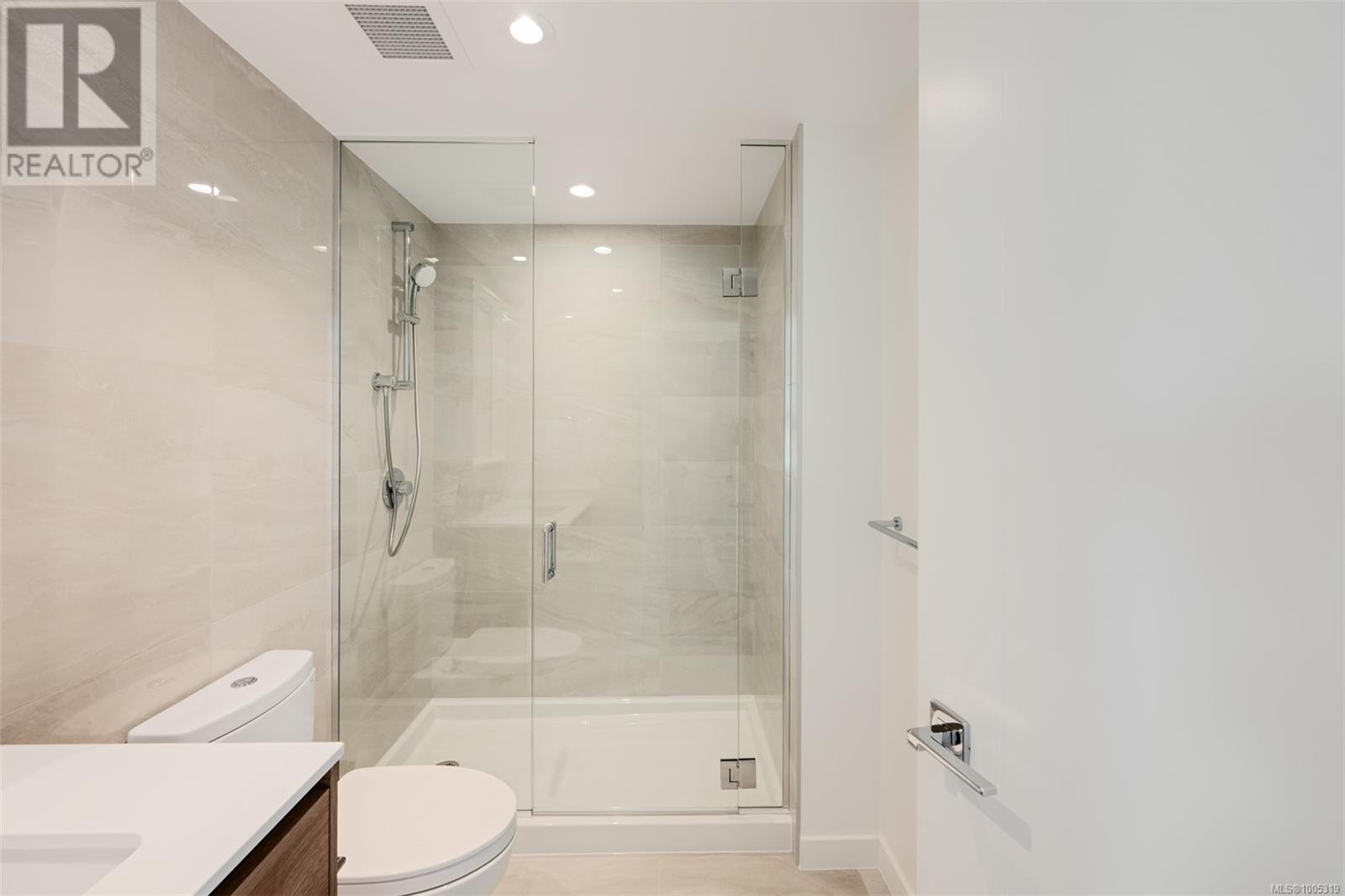Photo 31 of 305 363 Tyee Rd, Victoria BC