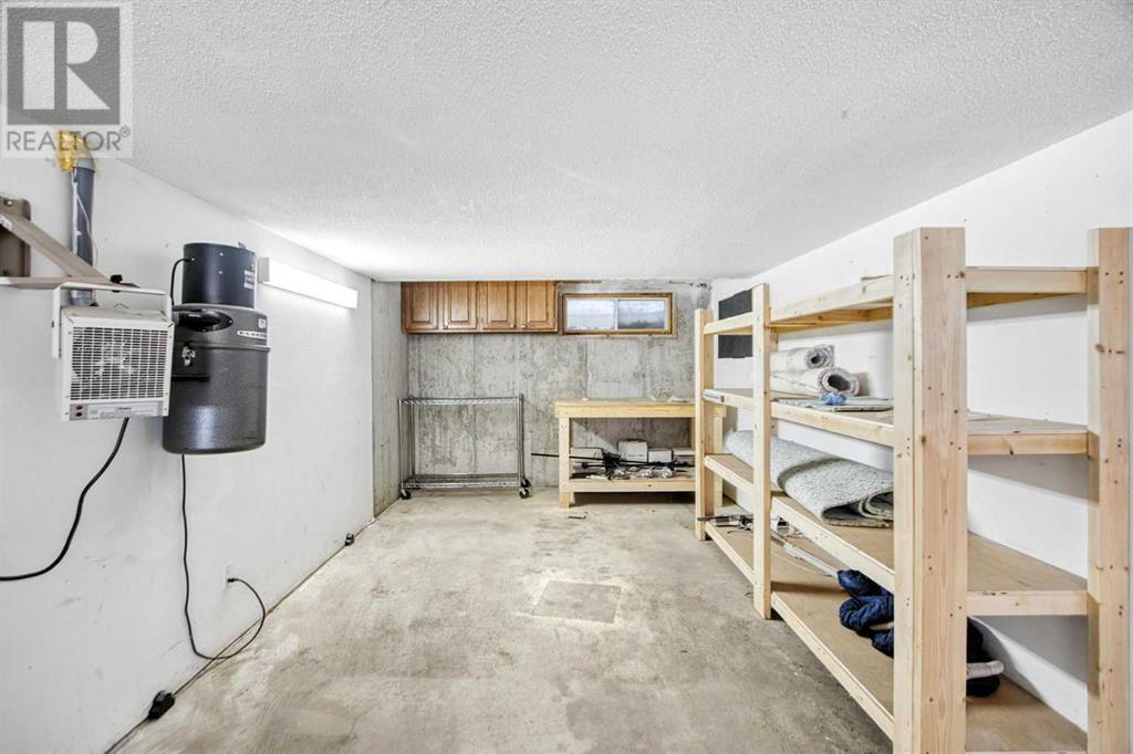 Single Family House for Sale in    Street NW Varsity Calgary 