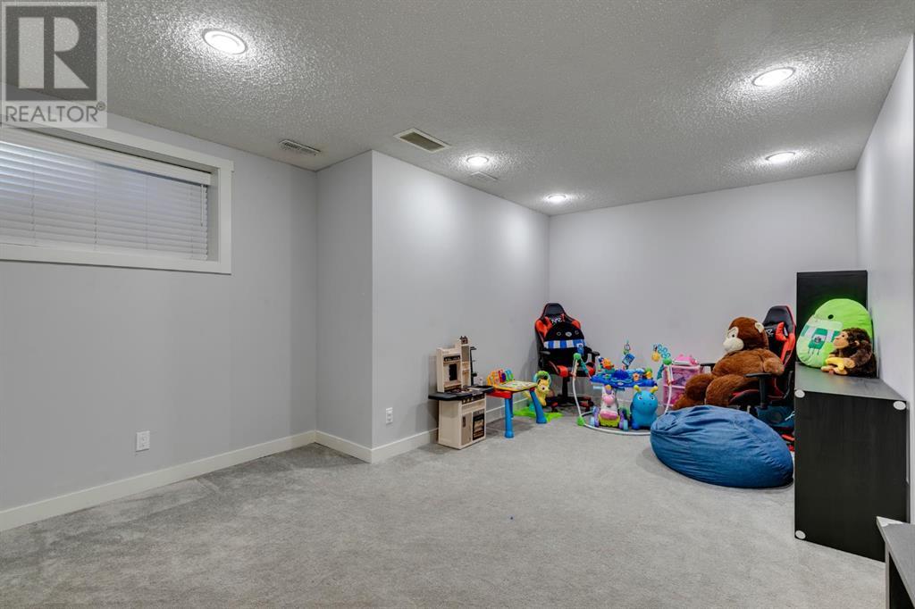 Single Family House for Sale in  Copperpond Landing SE Copperfield Calgary 