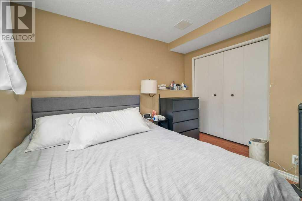 Single Family House Bi-level for Sale in    Street NE Huntington Hills Calgary 