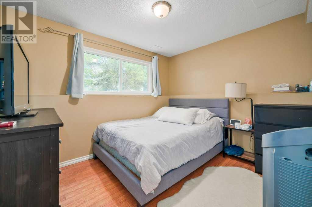 Single Family House Bi-level for Sale in    Street NE Huntington Hills Calgary 