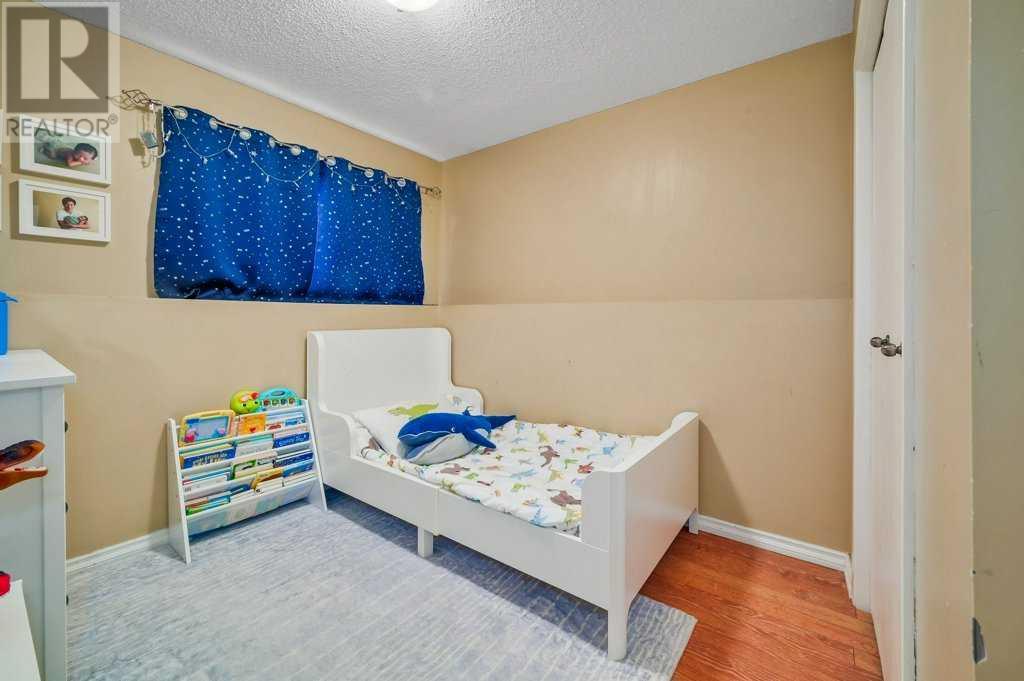 Single Family House Bi-level for Sale in    Street NE Huntington Hills Calgary 