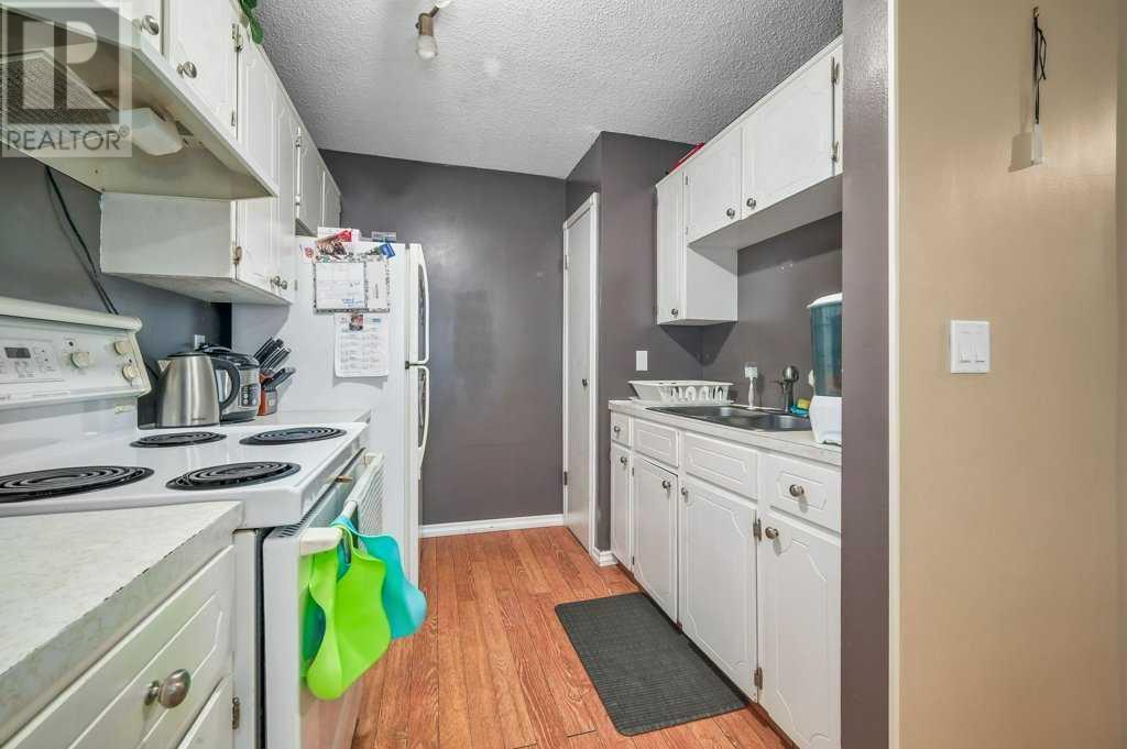 Single Family House Bi-level for Sale in    Street NE Huntington Hills Calgary 