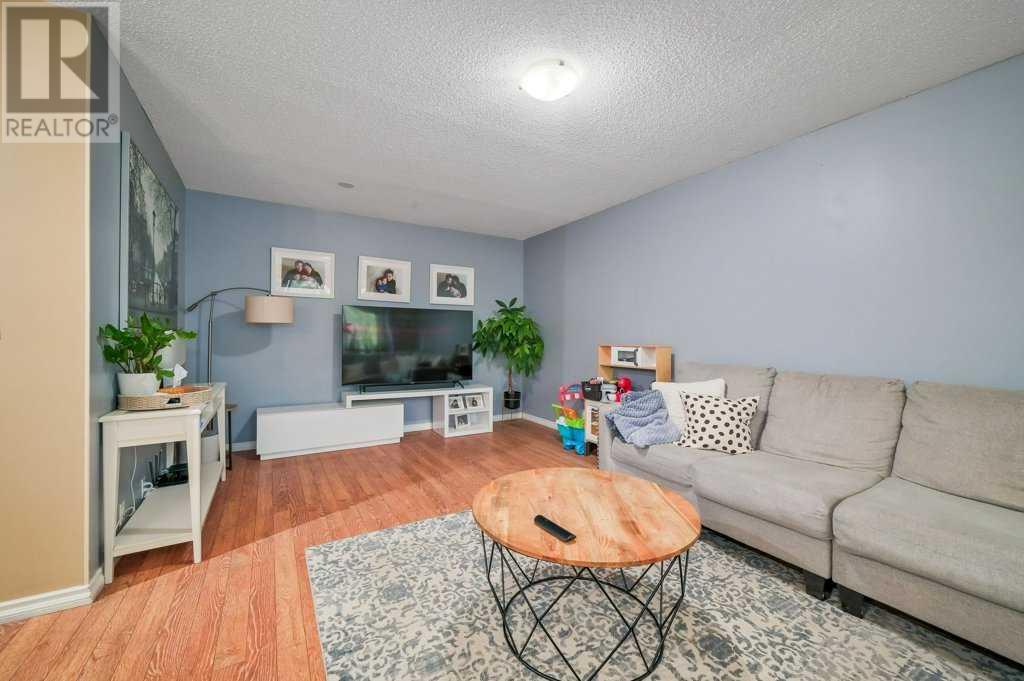 Single Family House Bi-level for Sale in    Street NE Huntington Hills Calgary 