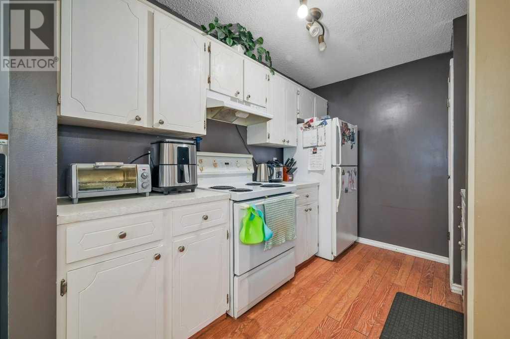 Single Family House Bi-level for Sale in    Street NE Huntington Hills Calgary 
