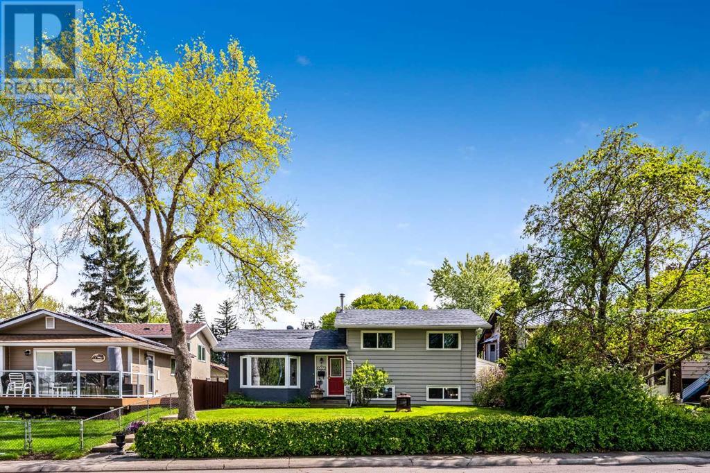 Single Family House 4 Level for Sale in  Addison Place SE Acadia Calgary 