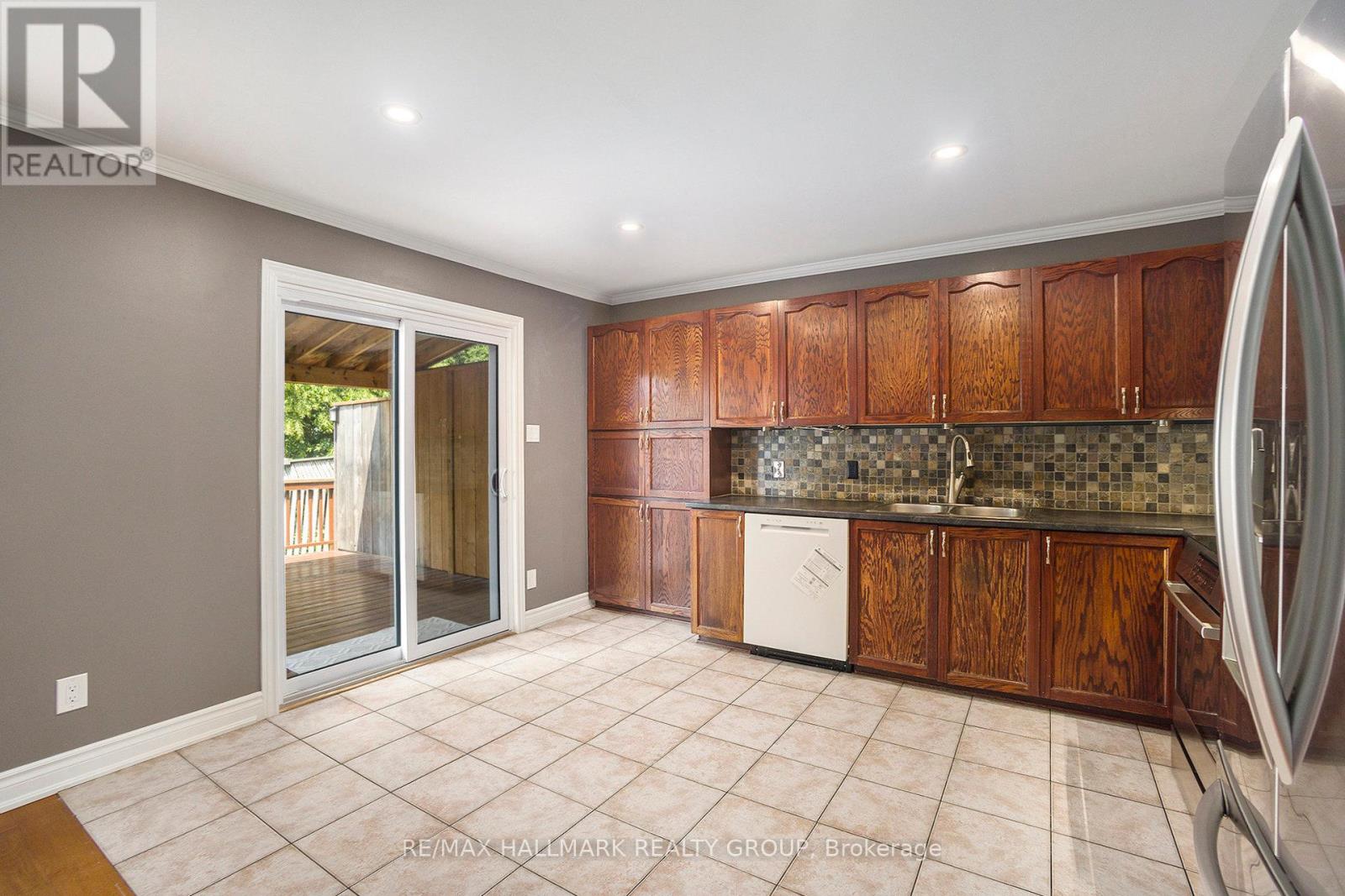 Photo 15 of 314 Stoneway Drive, Ottawa ON