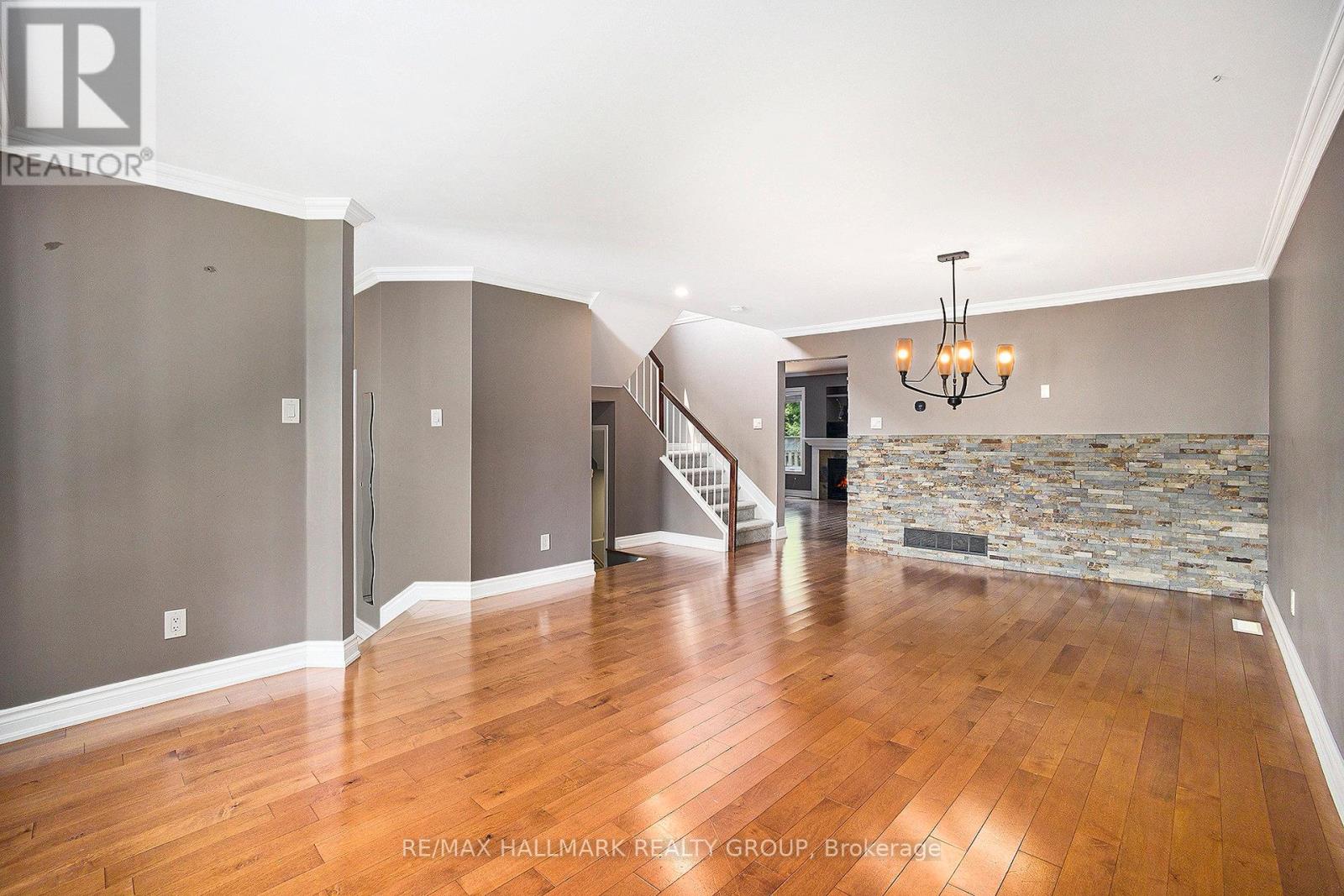 Photo 4 of 314 Stoneway Drive, Ottawa ON