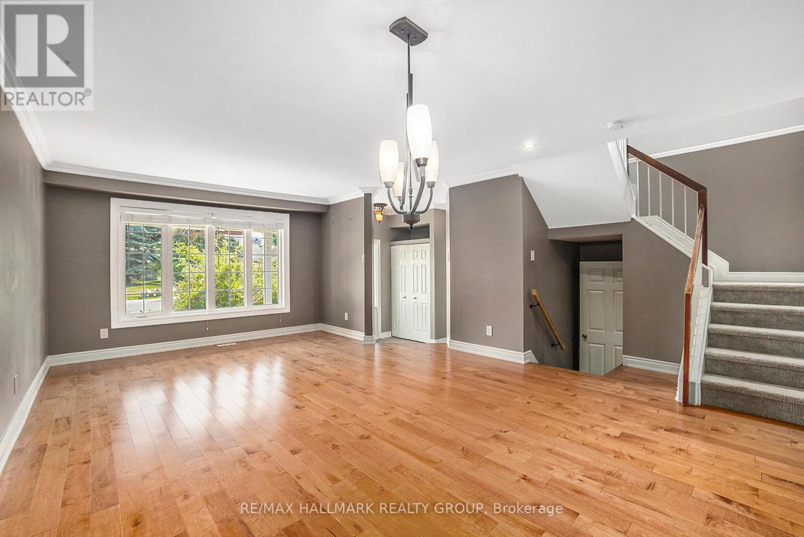 Photo 9 of 314 Stoneway Drive, Ottawa ON