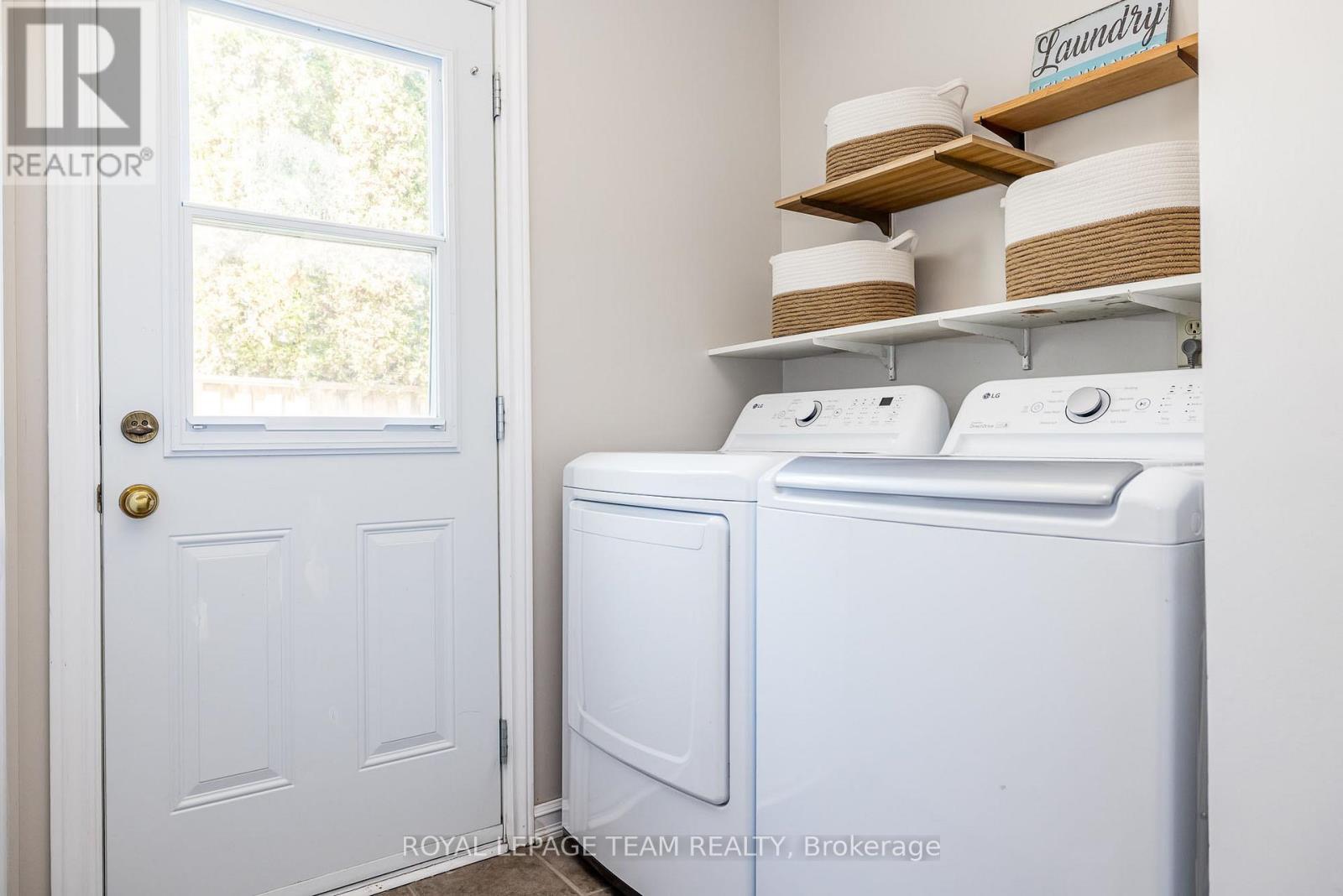 https://ddfcdn.realtor.ca/listing/TS638871782591670000/reb76/highres/9/x12261389_19.jpg