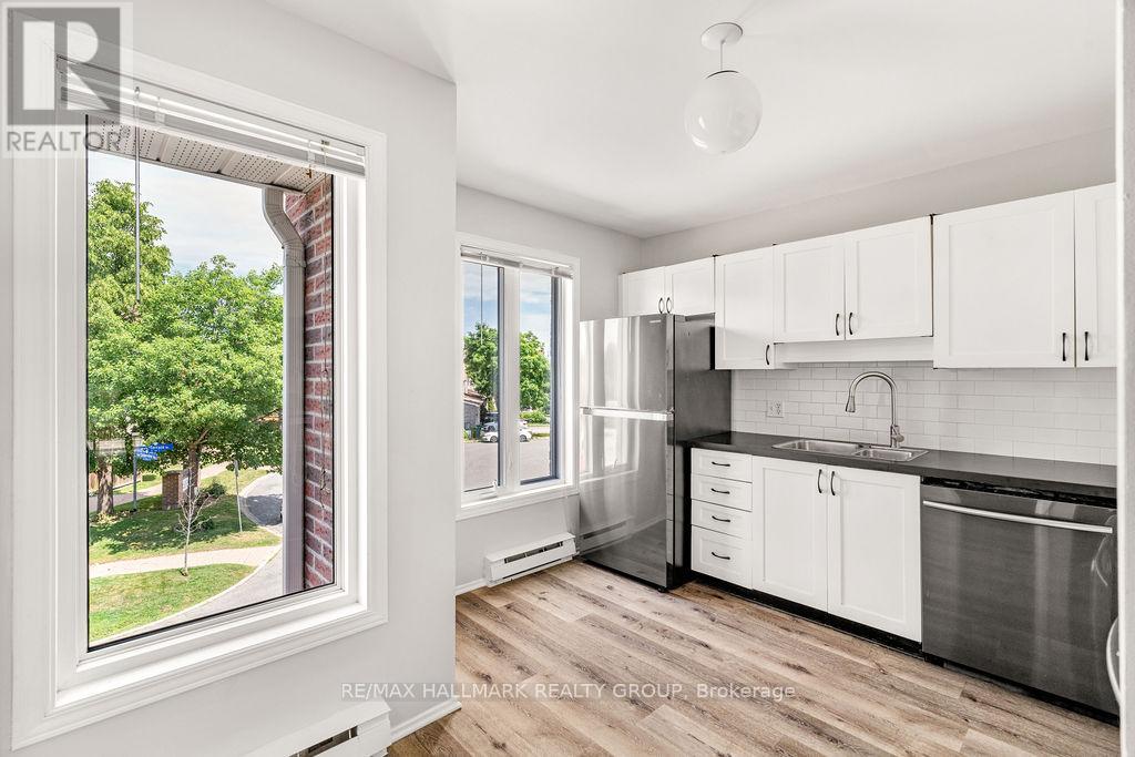 Photo 5 of 4 1 Timberview Way, Ottawa ON
