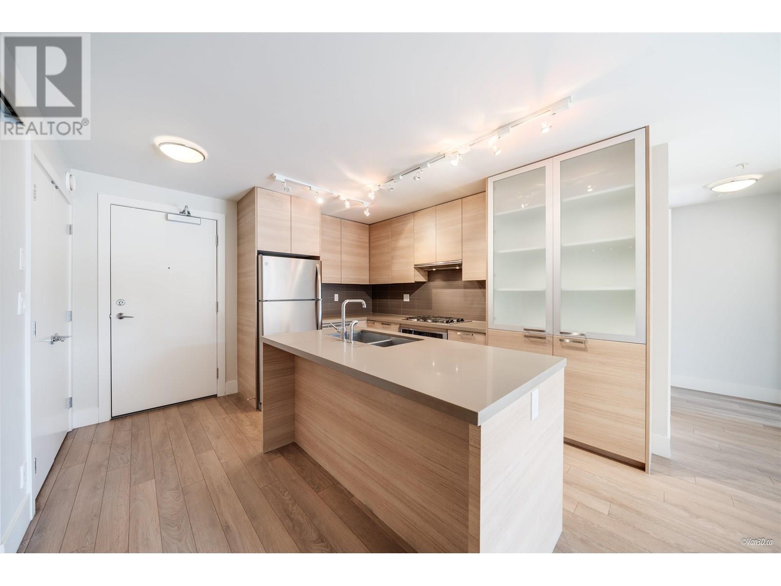 Photo 4 of 111 3606 Aldercrest Drive, North Vancouver BC