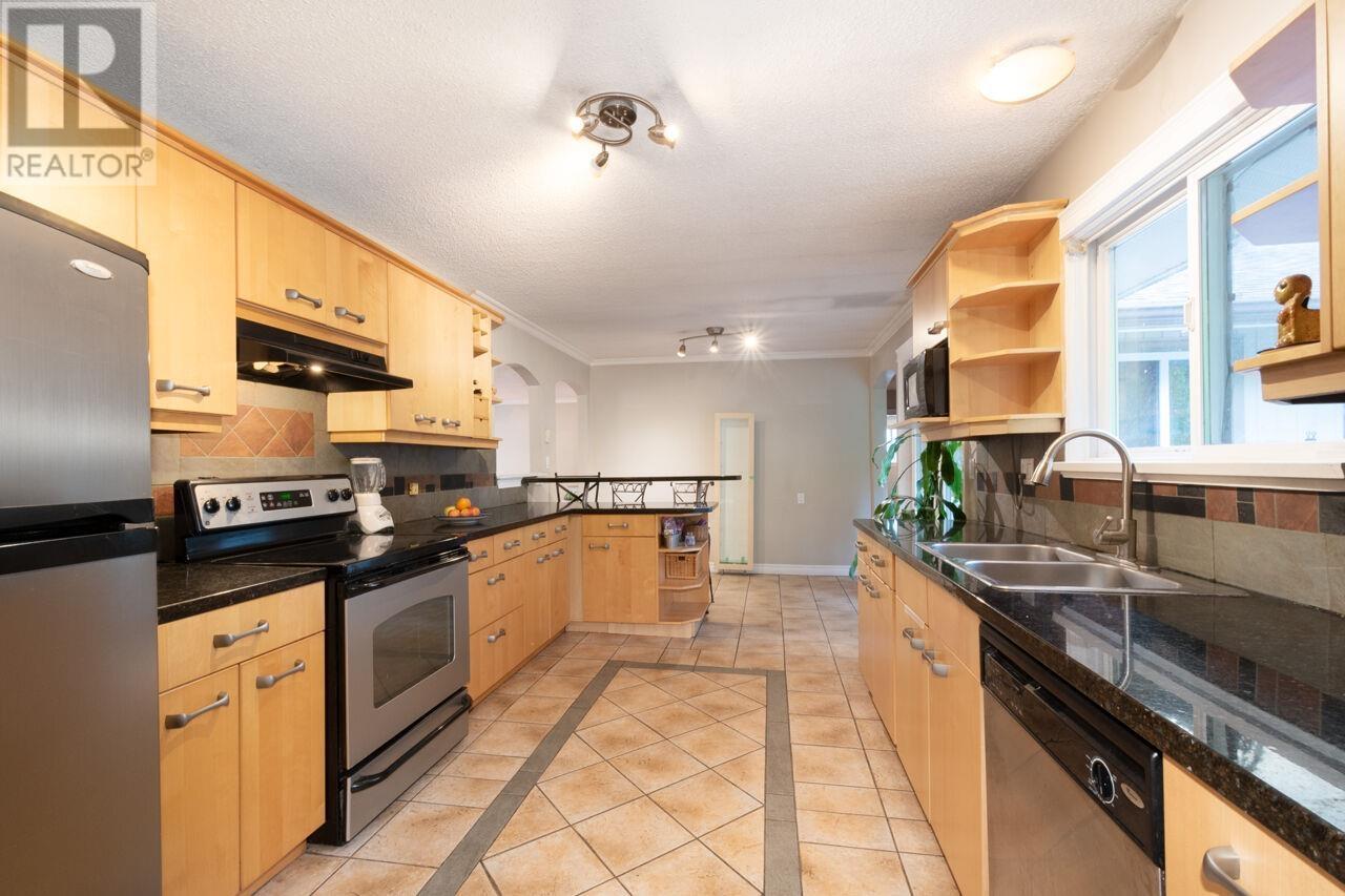 Photo 6 of 20899 Camwood Avenue, Maple Ridge BC