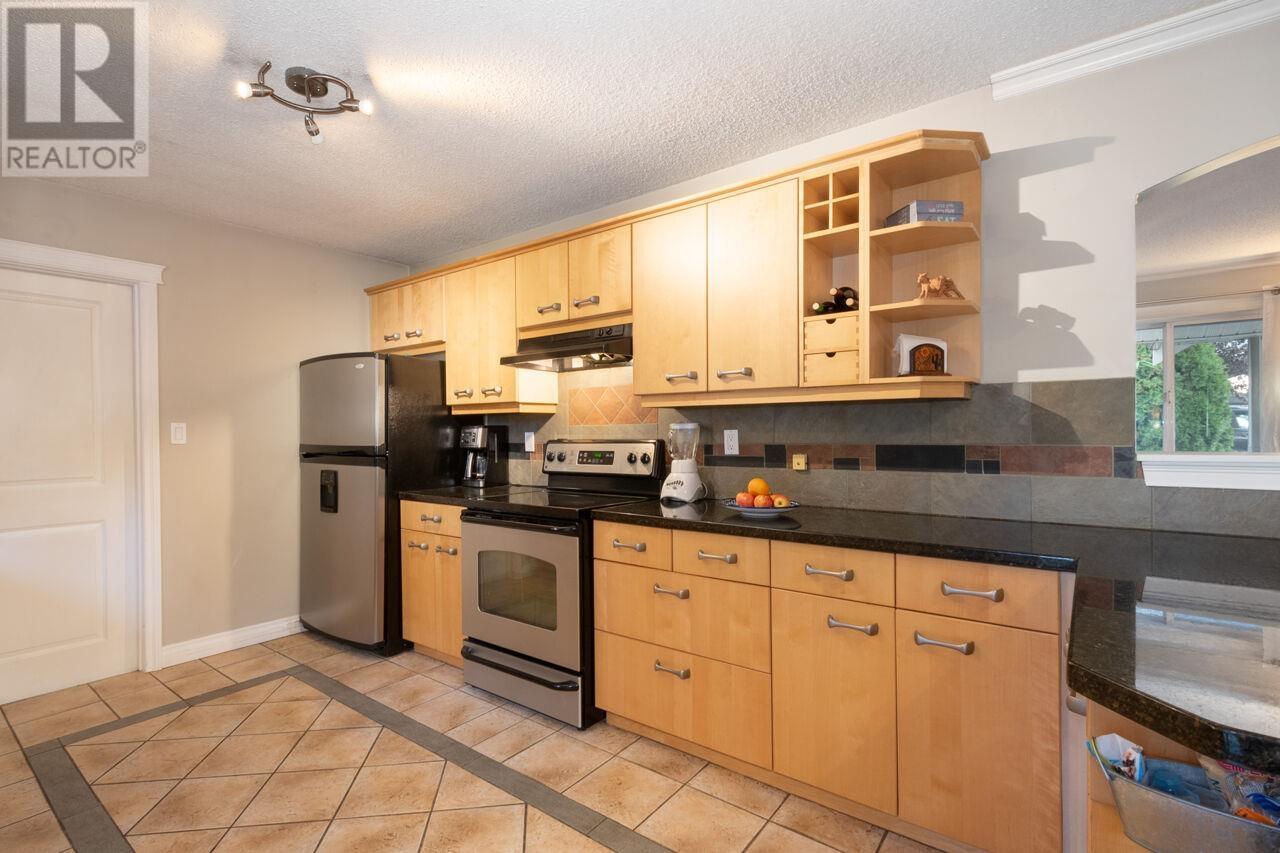 Photo 5 of 20899 Camwood Avenue, Maple Ridge BC