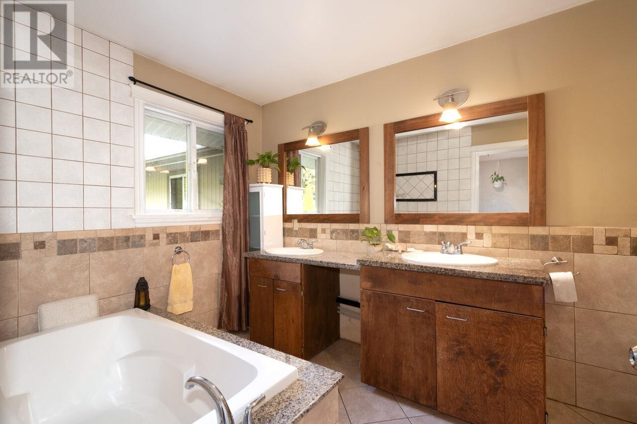 Photo 13 of 20899 Camwood Avenue, Maple Ridge BC