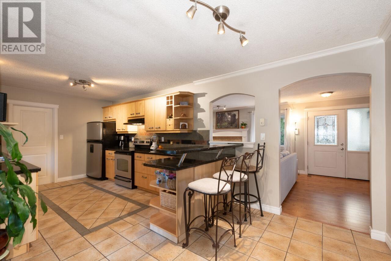 Photo 3 of 20899 Camwood Avenue, Maple Ridge BC