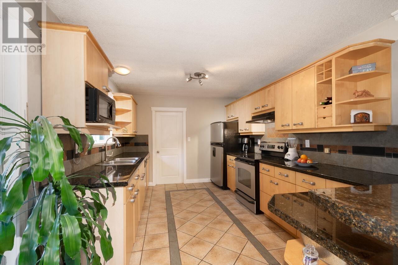 Photo 4 of 20899 Camwood Avenue, Maple Ridge BC