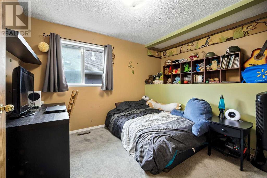 Single Family House 3 Level for Sale in  Riverstone Close SE Riverbend Calgary 