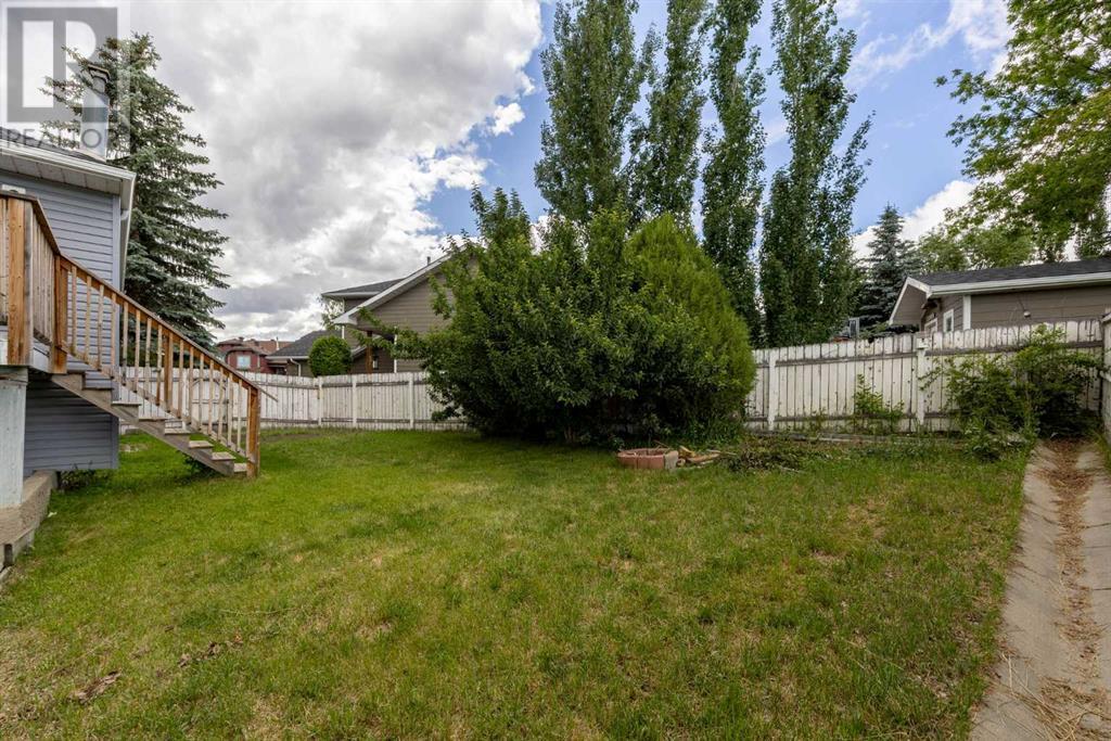 Single Family House 3 Level for Sale in  Riverstone Close SE Riverbend Calgary 