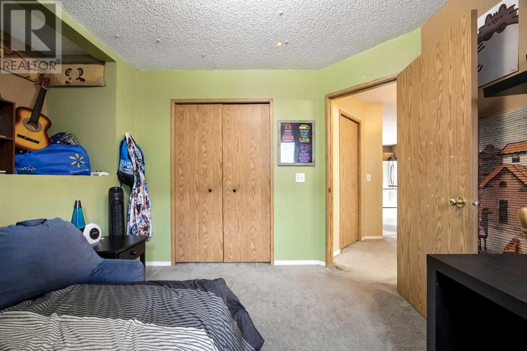 Single Family House 3 Level for Sale in  Riverstone Close SE Riverbend Calgary 