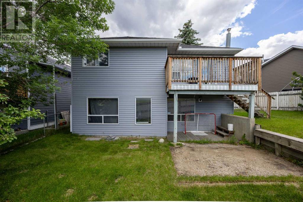 Single Family House 3 Level for Sale in  Riverstone Close SE Riverbend Calgary 