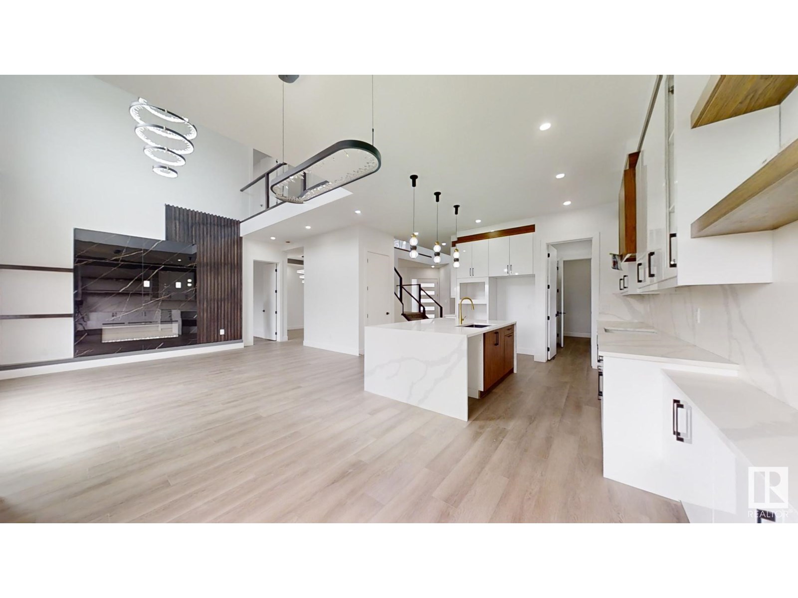 Photo 2 of 1707 18 St Nw, Edmonton AB