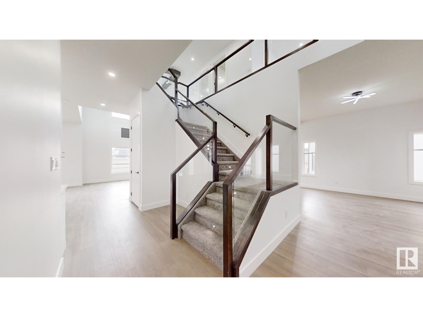 Photo 33 of 1707 18 St Nw, Edmonton AB
