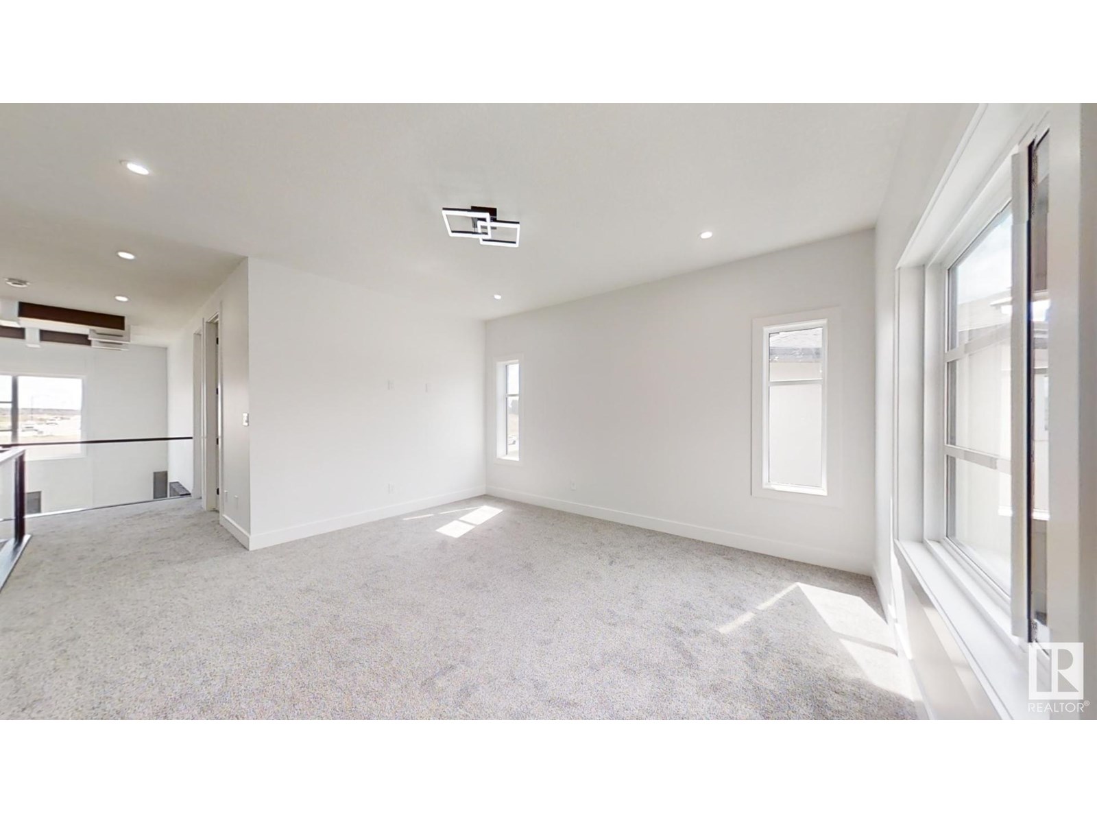 Photo 8 of 1707 18 St Nw, Edmonton AB