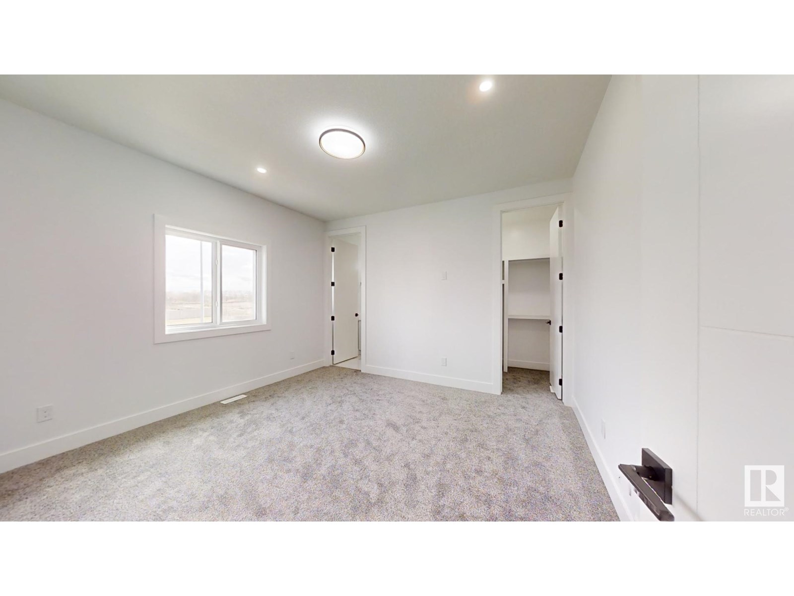 Photo 13 of 1707 18 St Nw, Edmonton AB